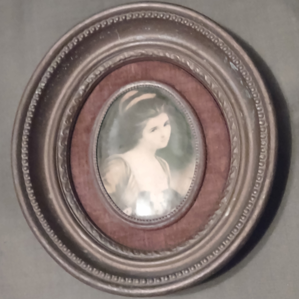 Vintage Photo Cameo Creation